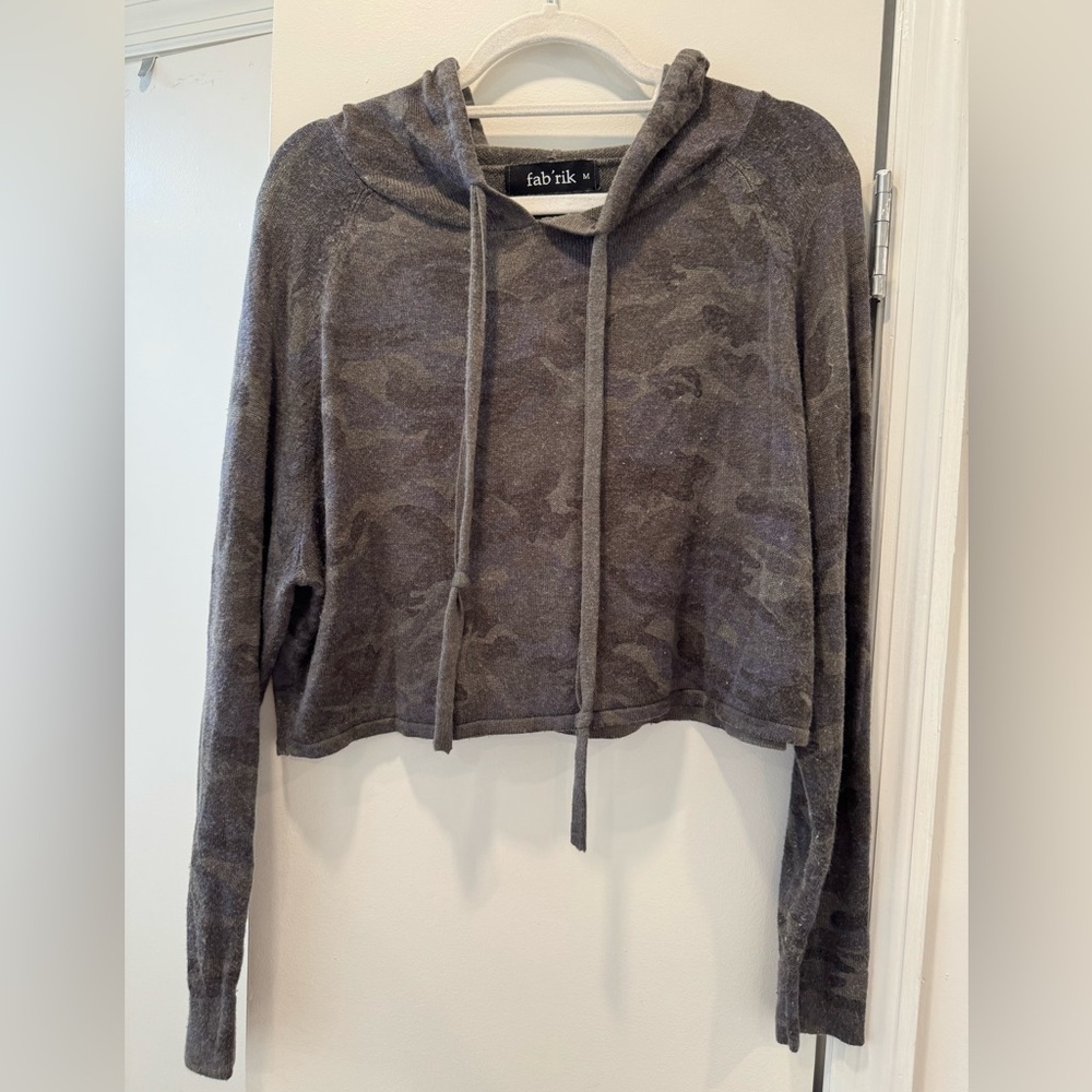 Camo Cropped Hoodie